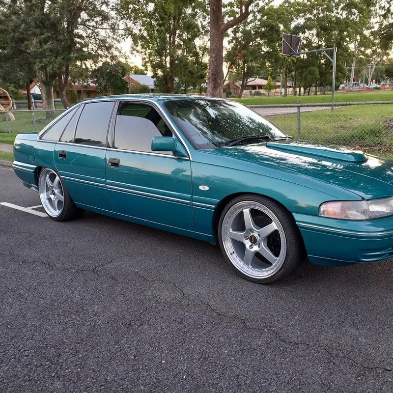 Load image into Gallery viewer, Rseries SVFR 20" 5X114.3 Silver Machined Lip Wheels