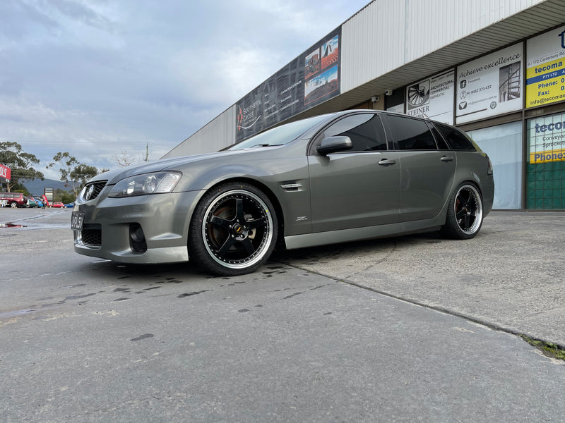 Load image into Gallery viewer, Rseries SVFR 20" 5X114.3 Gloss Black Machined Lip Wheels