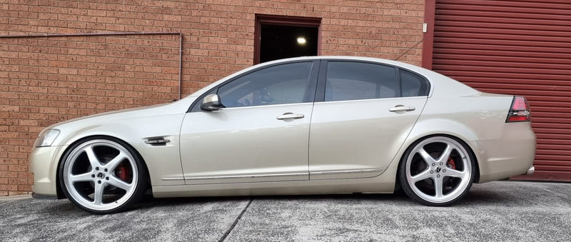 Load image into Gallery viewer, Rseries WS MAX 22" 5X120 Silver Machined Lip Wheels