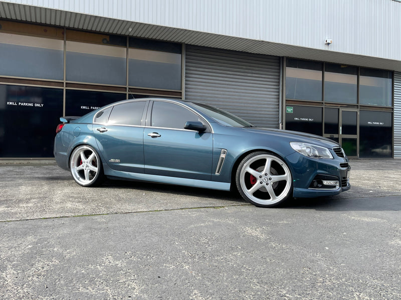 Load image into Gallery viewer, Rseries WS MAX 20" 5X120 Silver Machined Lip Wheels